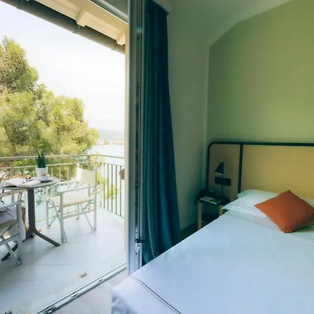 Arc En Ciel Hotel 4*