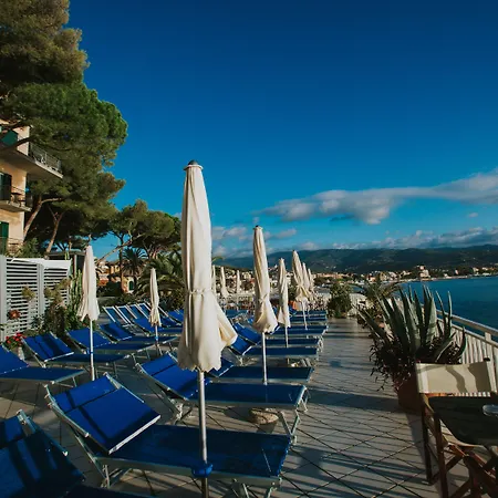 Arc En Ciel Hotel 4*