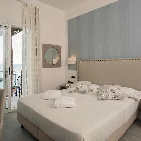 Arc En Ciel Hotel
