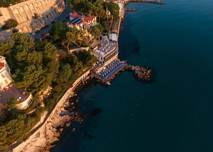 Hotel Arc En Ciel 4*